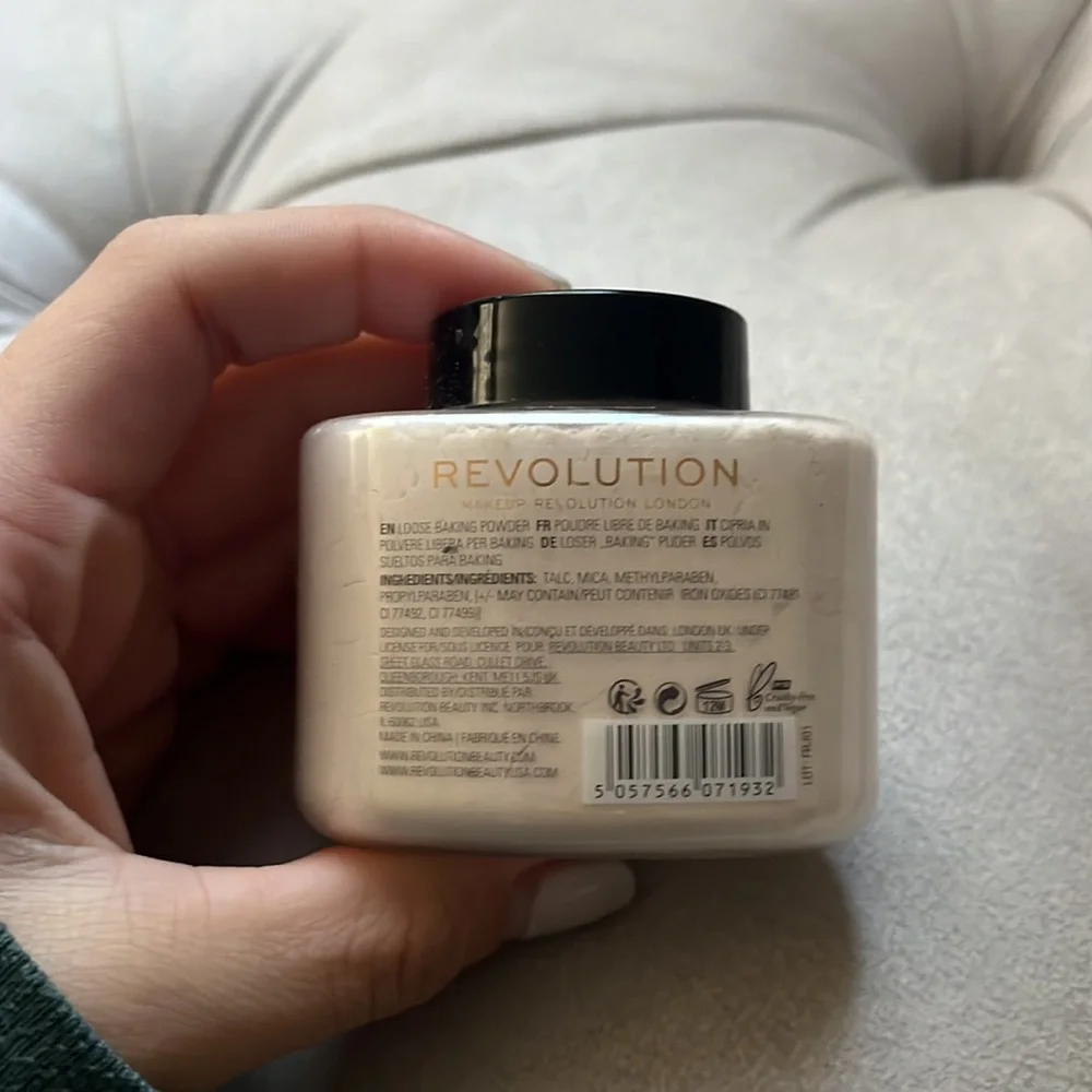Revolution Translucent baking powder - Picture 2 of 3